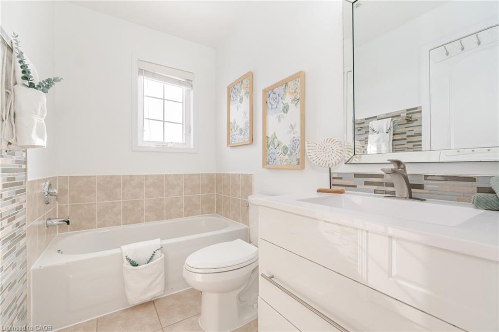 7186 Triumph Lane, Mississauga, ON - Indoor Photo Showing Bathroom