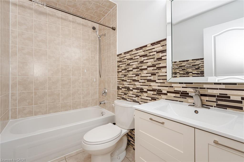 7186 Triumph Lane, Mississauga, ON - Indoor Photo Showing Bathroom