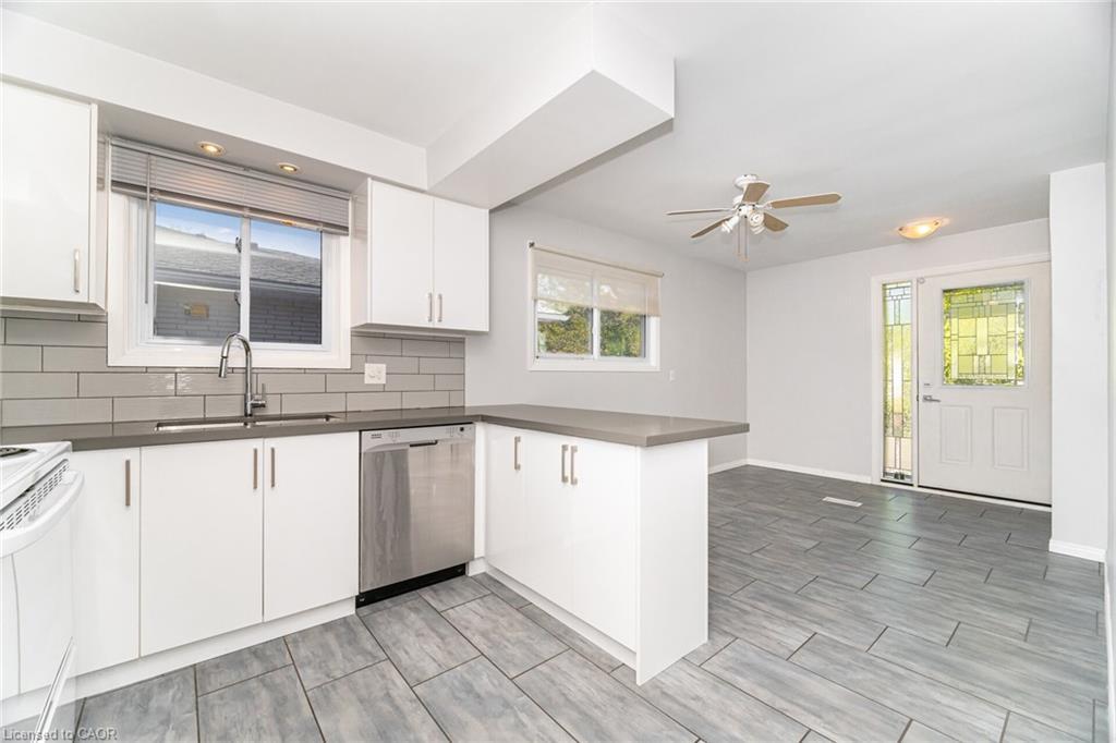 7 Maitland Avenue, Hamilton, ON - Indoor Photo Showing Kitchen With Double Sink