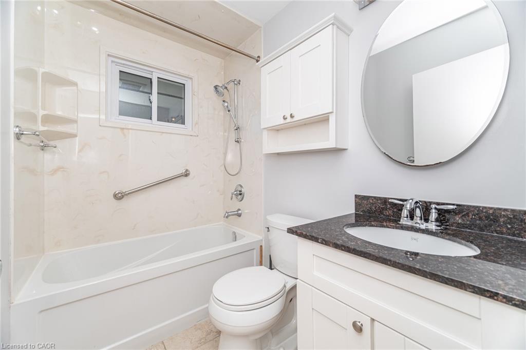 7 Maitland Avenue, Hamilton, ON - Indoor Photo Showing Bathroom