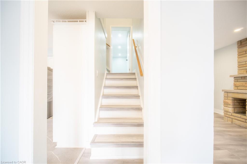 10 Monroe Street, Cambridge, ON - Indoor Photo Showing Other Room