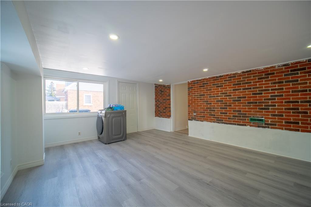 10 Monroe Street, Cambridge, ON - Indoor Photo Showing Other Room