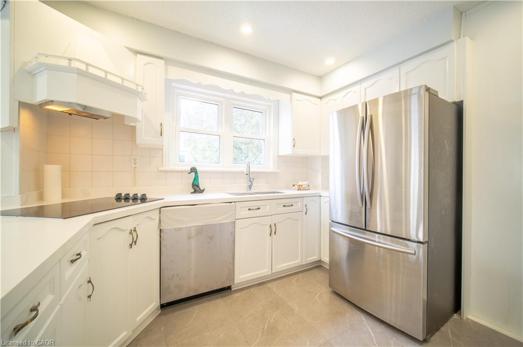 10 Monroe Street, Cambridge, ON - Indoor Photo Showing Kitchen With Upgraded Kitchen