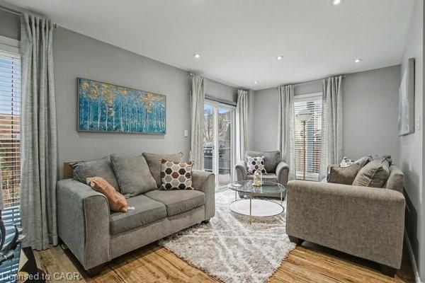 425 Taylor Crescent, Burlington, ON - Indoor Photo Showing Living Room