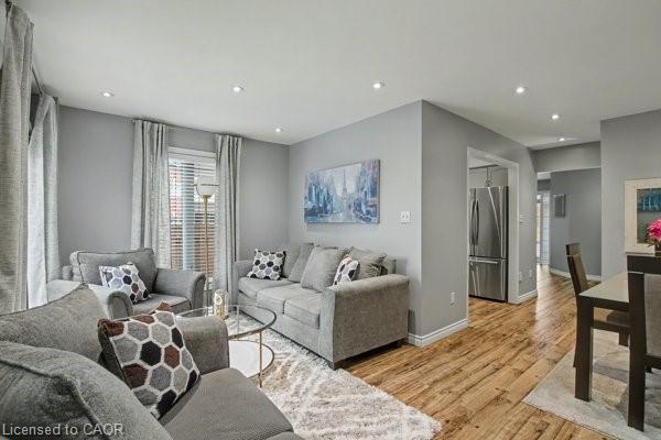 425 Taylor Crescent, Burlington, ON - Indoor Photo Showing Living Room