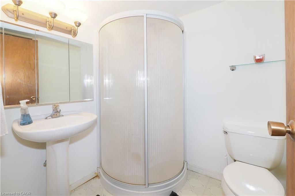 11 Broken Oak Crescent, Kitchener, ON - Indoor Photo Showing Bathroom