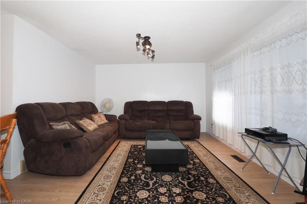 11 Broken Oak Crescent, Kitchener, ON - Indoor Photo Showing Living Room