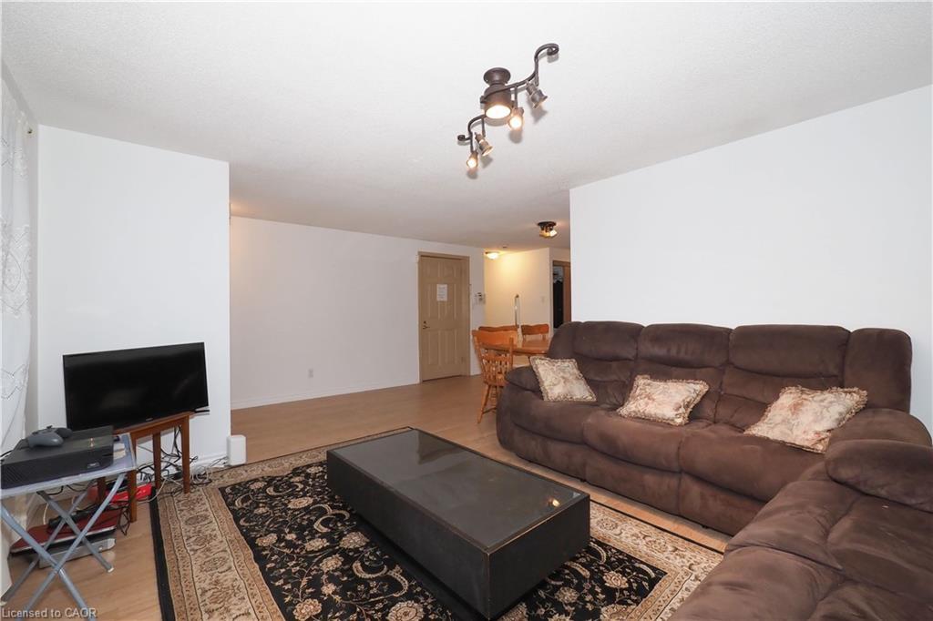 11 Broken Oak Crescent, Kitchener, ON - Indoor Photo Showing Living Room