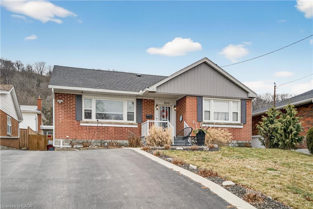 100 Ferndale Avenue, Hamilton, ON - Outdoor With Facade