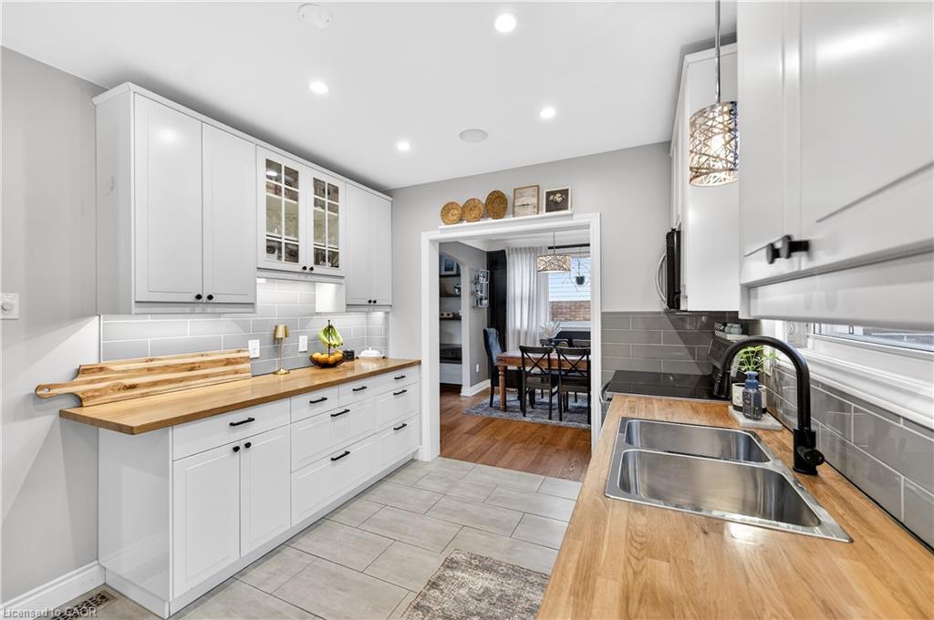 100 Ferndale Avenue, Hamilton, ON - Indoor Photo Showing Kitchen With Double Sink