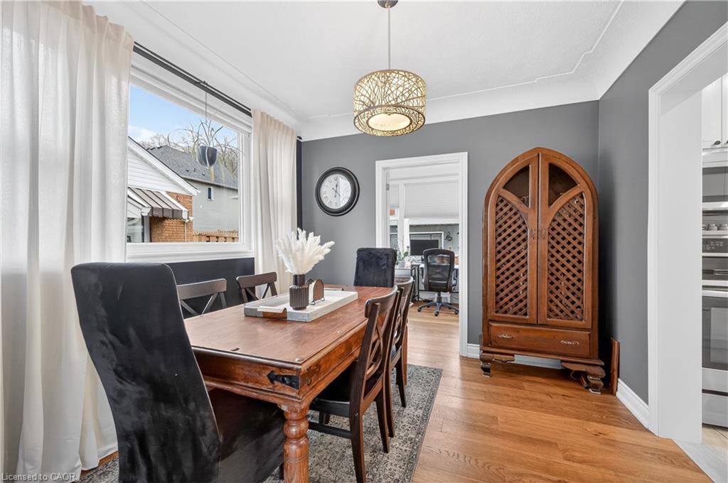 100 Ferndale Avenue, Hamilton, ON - Indoor Photo Showing Dining Room