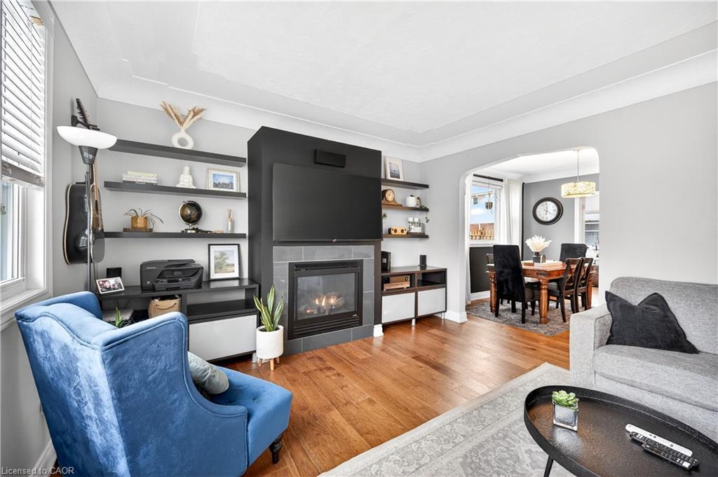 100 Ferndale Avenue, Hamilton, ON - Indoor Photo Showing Living Room With Fireplace