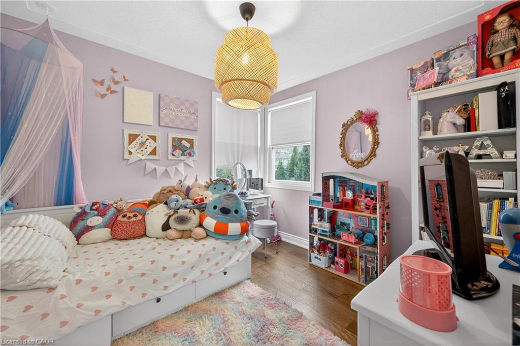 100 Ferndale Avenue, Hamilton, ON - Indoor Photo Showing Bedroom