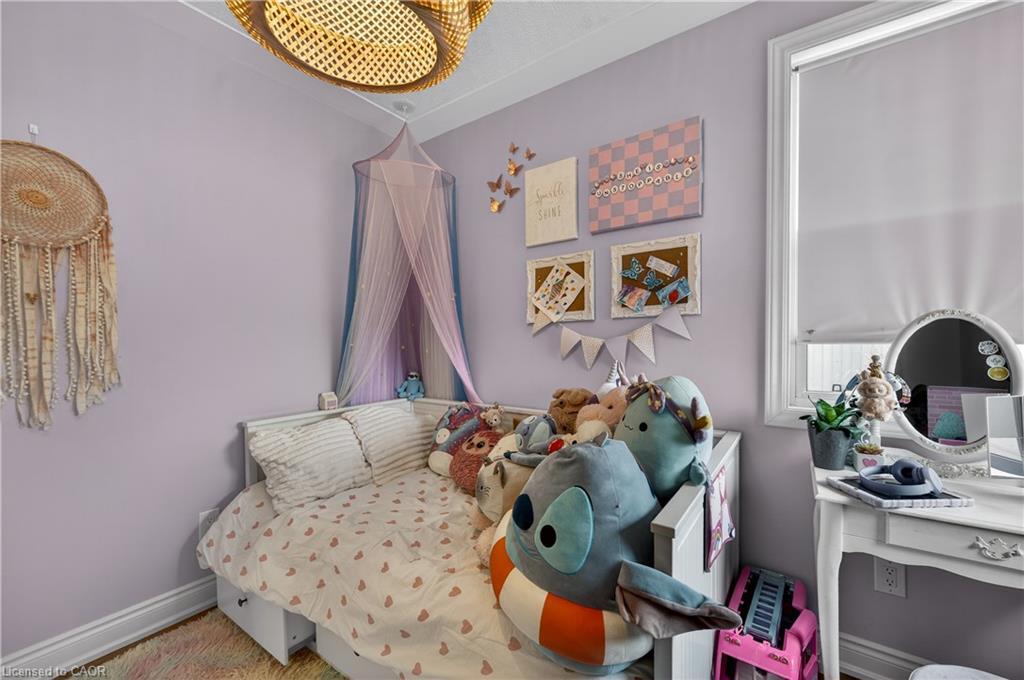 100 Ferndale Avenue, Hamilton, ON - Indoor Photo Showing Bedroom