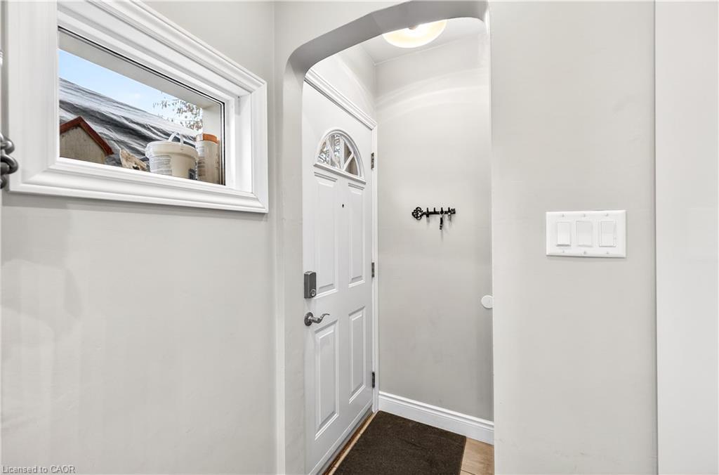 100 Ferndale Avenue, Hamilton, ON - Indoor Photo Showing Other Room