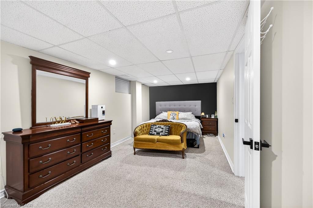 100 Ferndale Avenue, Hamilton, ON - Indoor Photo Showing Bedroom