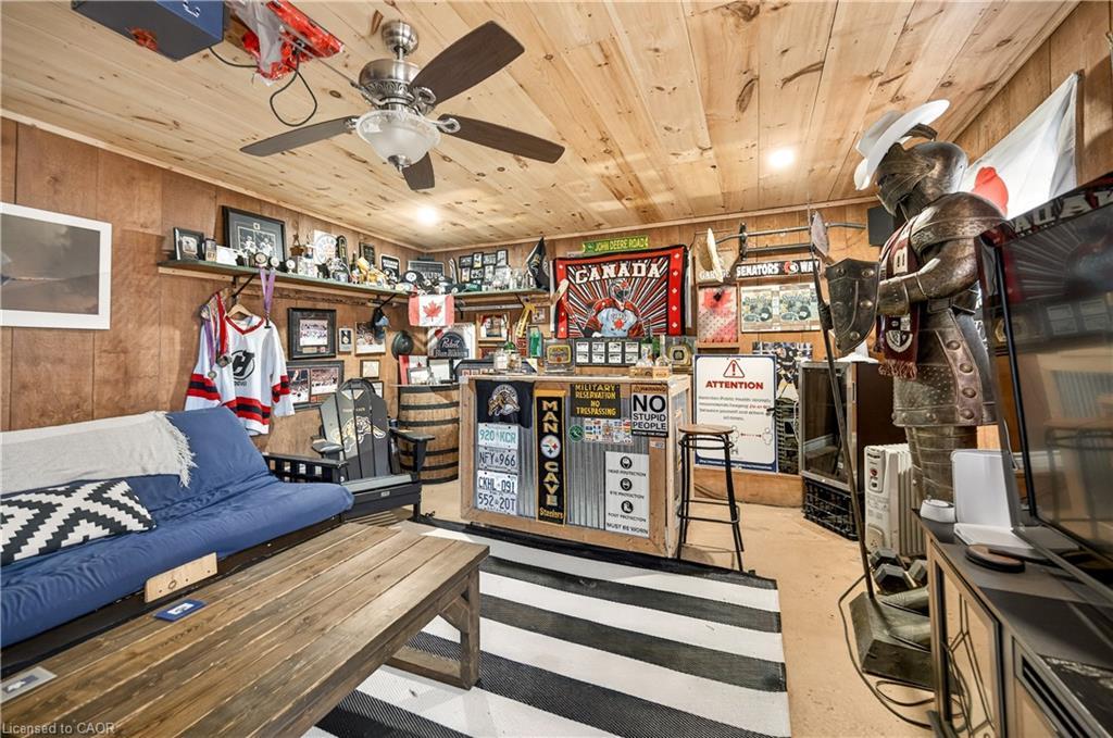 100 Ferndale Avenue, Hamilton, ON - Indoor