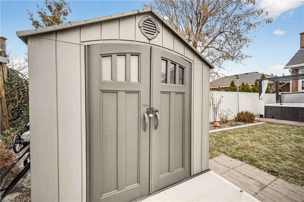 100 Ferndale Avenue, Hamilton, ON - Outdoor