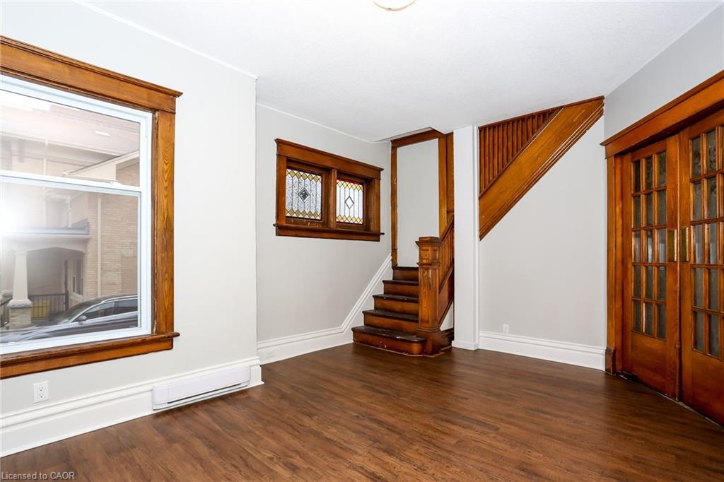 94 Scott Street, Kitchener, ON - Indoor Photo Showing Other Room