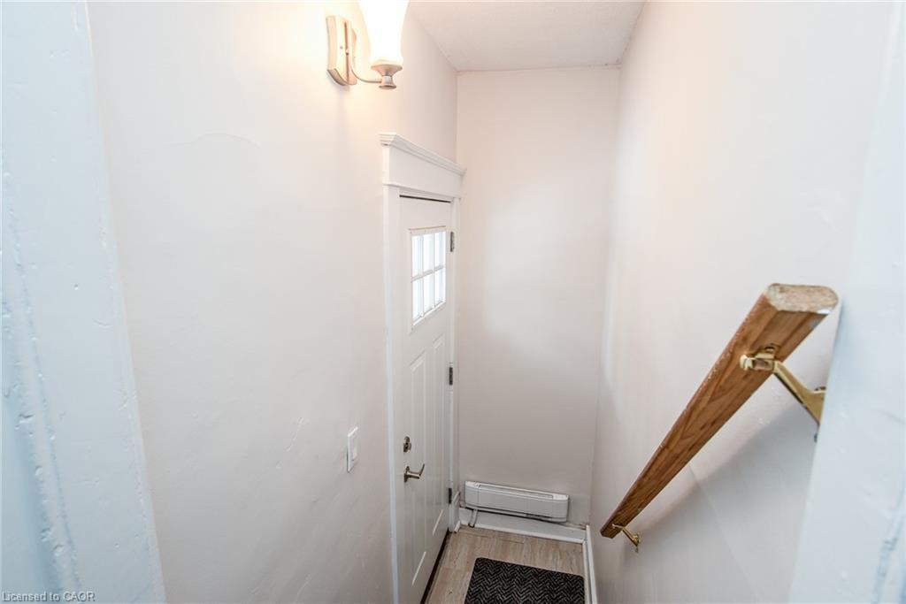 94 Scott Street, Kitchener, ON - Indoor Photo Showing Other Room