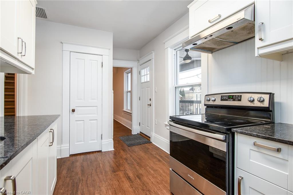 94 Scott Street, Kitchener, ON - Indoor Photo Showing Kitchen With Upgraded Kitchen