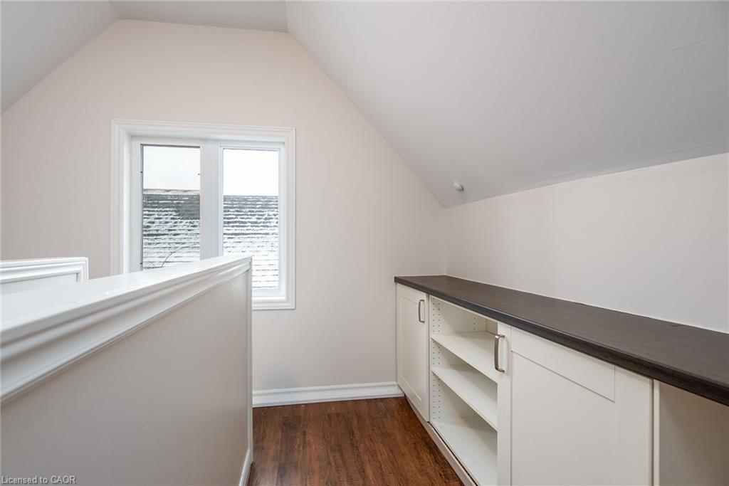 94 Scott Street, Kitchener, ON - Indoor Photo Showing Other Room