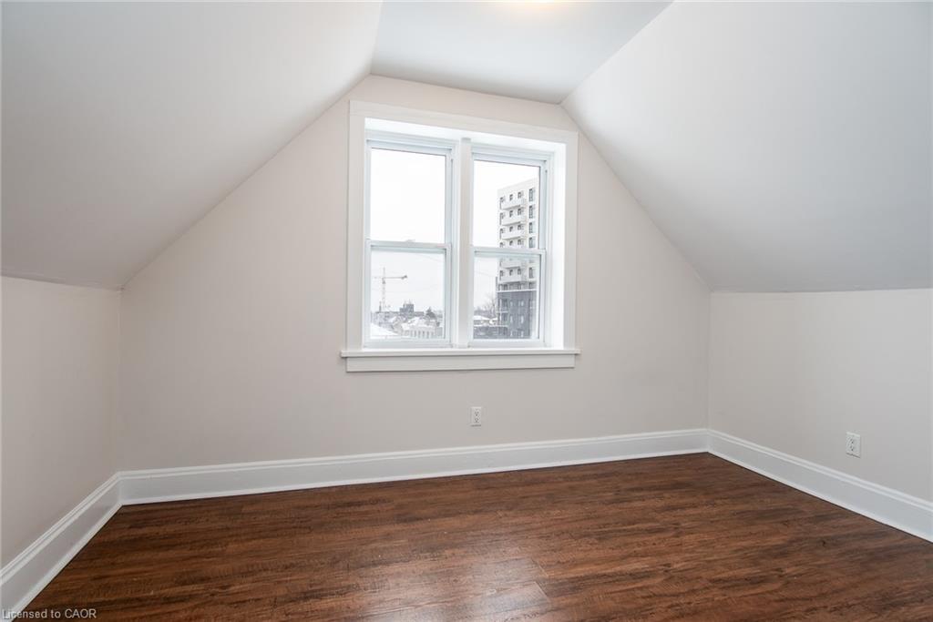 94 Scott Street, Kitchener, ON - Indoor Photo Showing Other Room