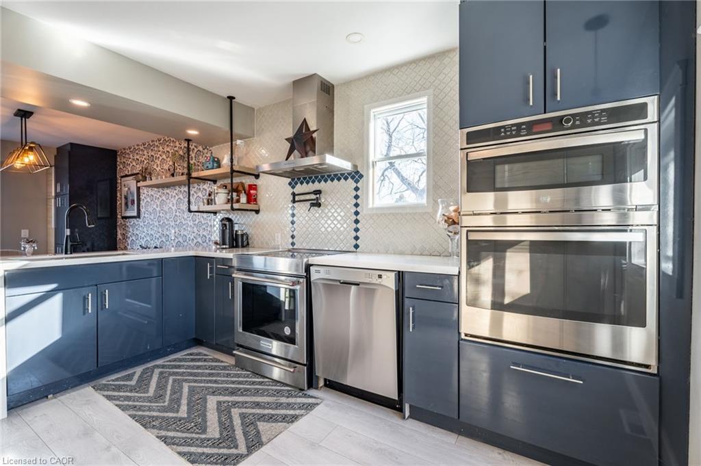 735 Beach Boulevard, Hamilton, ON - Indoor Photo Showing Kitchen With Upgraded Kitchen