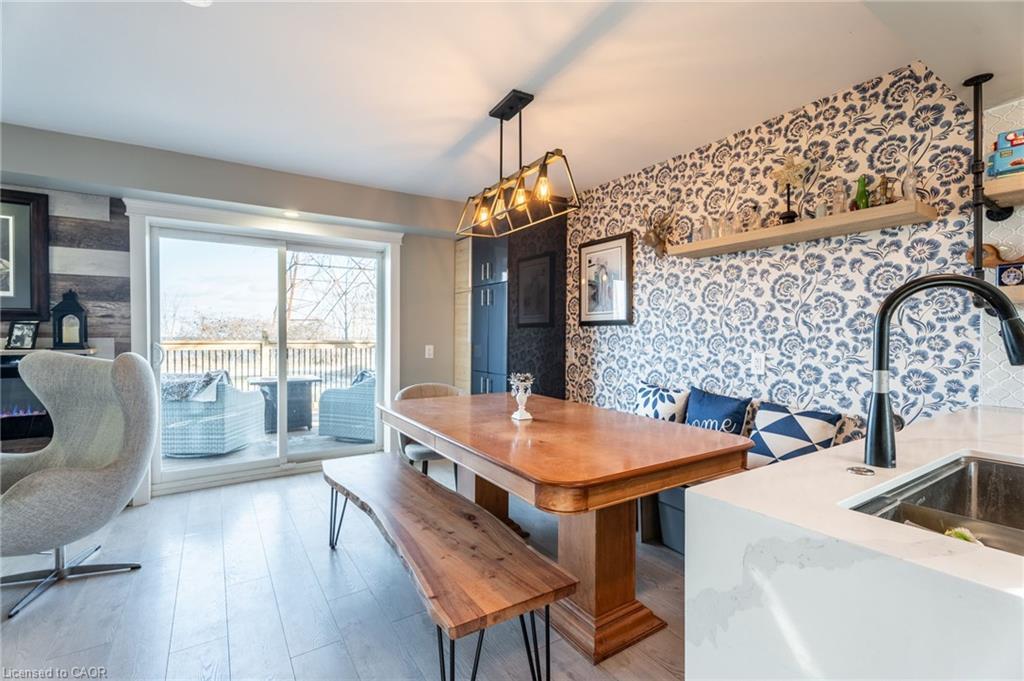 735 Beach Boulevard, Hamilton, ON - Indoor Photo Showing Kitchen