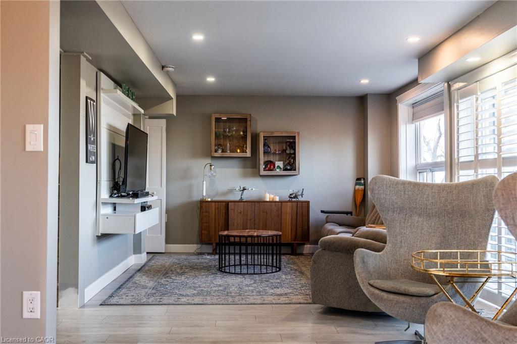 735 Beach Boulevard, Hamilton, ON - Indoor