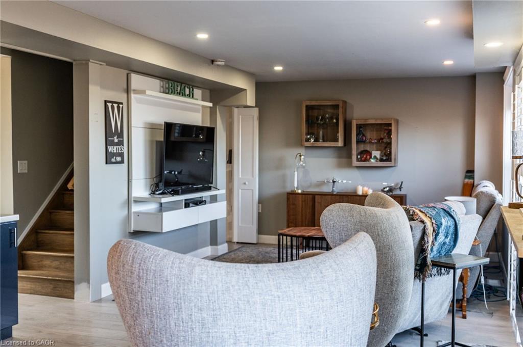 735 Beach Boulevard, Hamilton, ON - Indoor