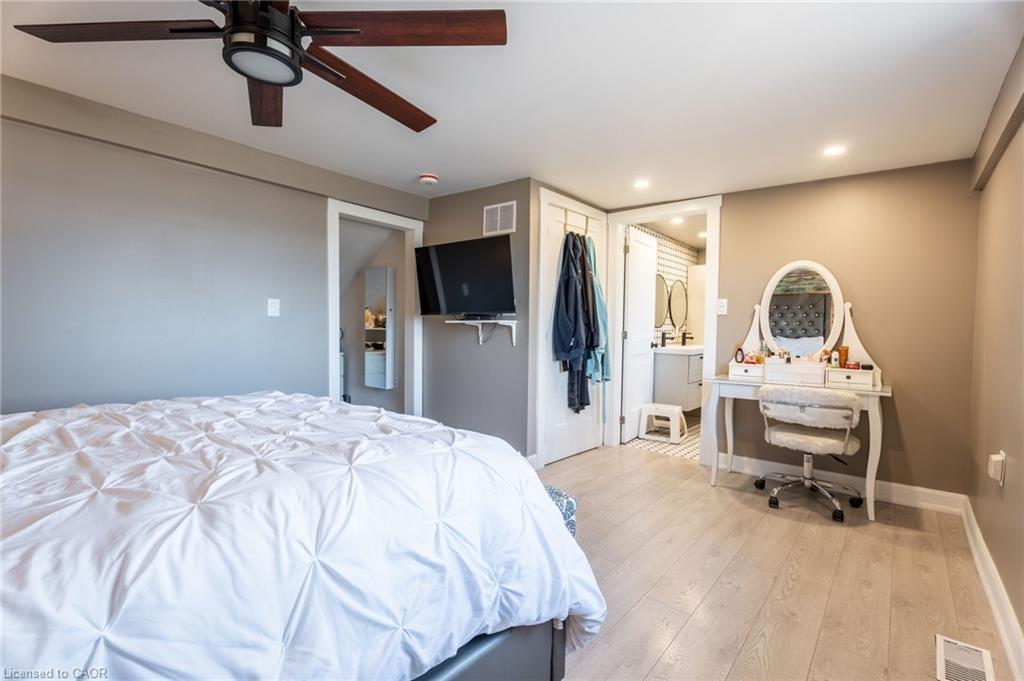 735 Beach Boulevard, Hamilton, ON - Indoor Photo Showing Bedroom