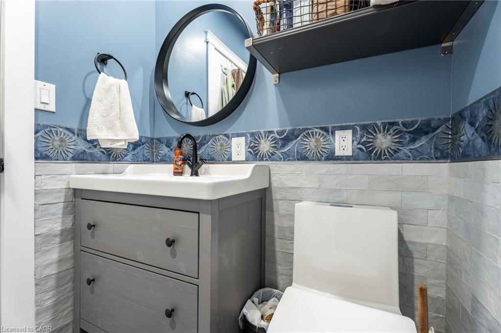 735 Beach Boulevard, Hamilton, ON - Indoor Photo Showing Bathroom