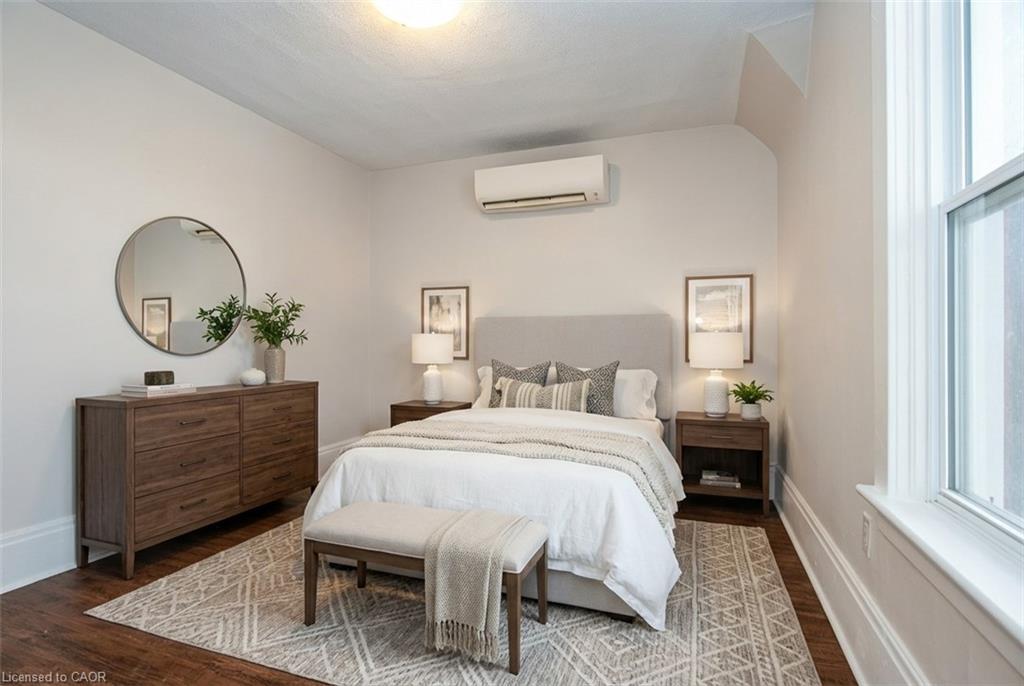 94 Scott Street, Kitchener, ON - Indoor Photo Showing Bedroom