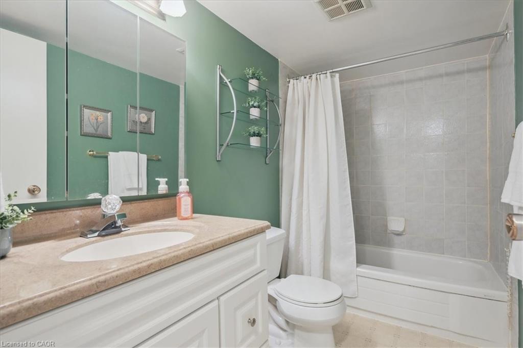 921-1450 Glen Abbey Gate, Oakville, ON - Indoor Photo Showing Bathroom