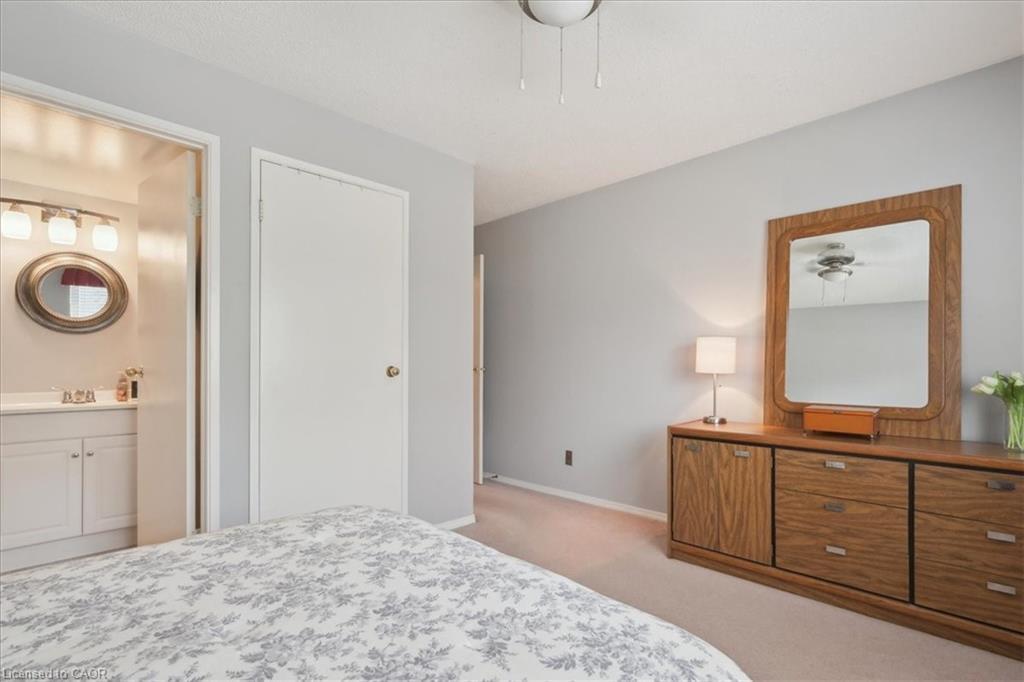 921-1450 Glen Abbey Gate, Oakville, ON - Indoor Photo Showing Bedroom