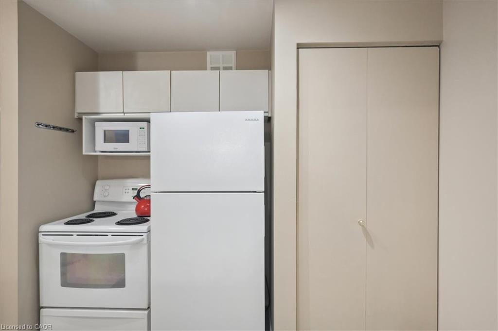 921-1450 Glen Abbey Gate, Oakville, ON - Indoor Photo Showing Kitchen