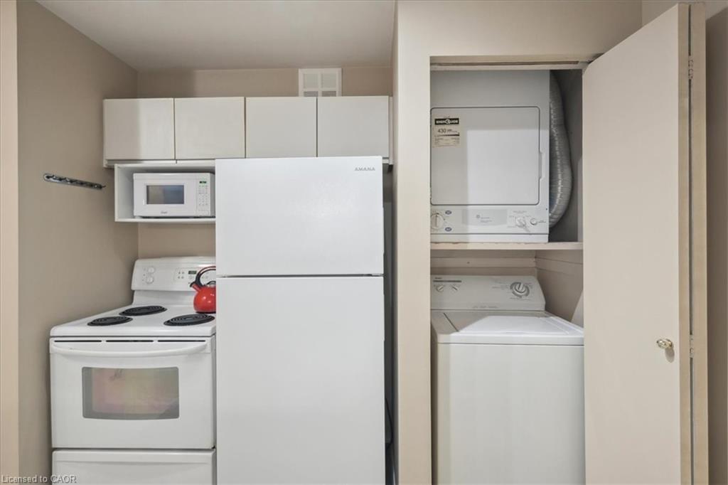 921-1450 Glen Abbey Gate, Oakville, ON - Indoor Photo Showing Kitchen