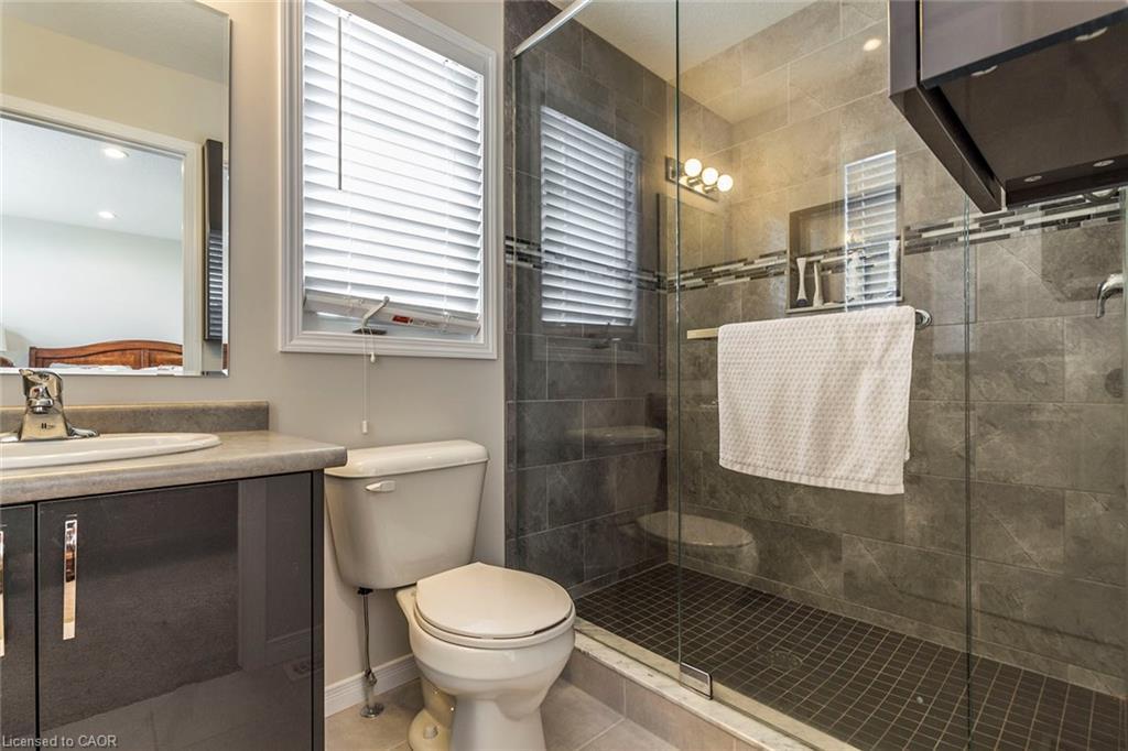 26 Meadowridge Street, Kitchener, ON - Indoor Photo Showing Bathroom