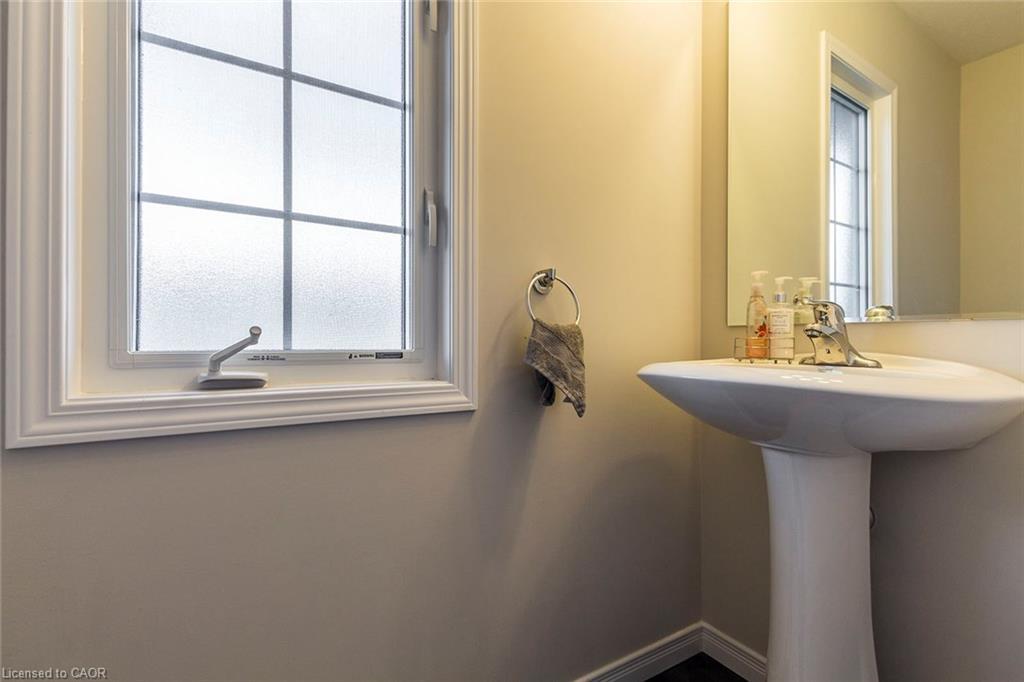 26 Meadowridge Street, Kitchener, ON - Indoor Photo Showing Bathroom