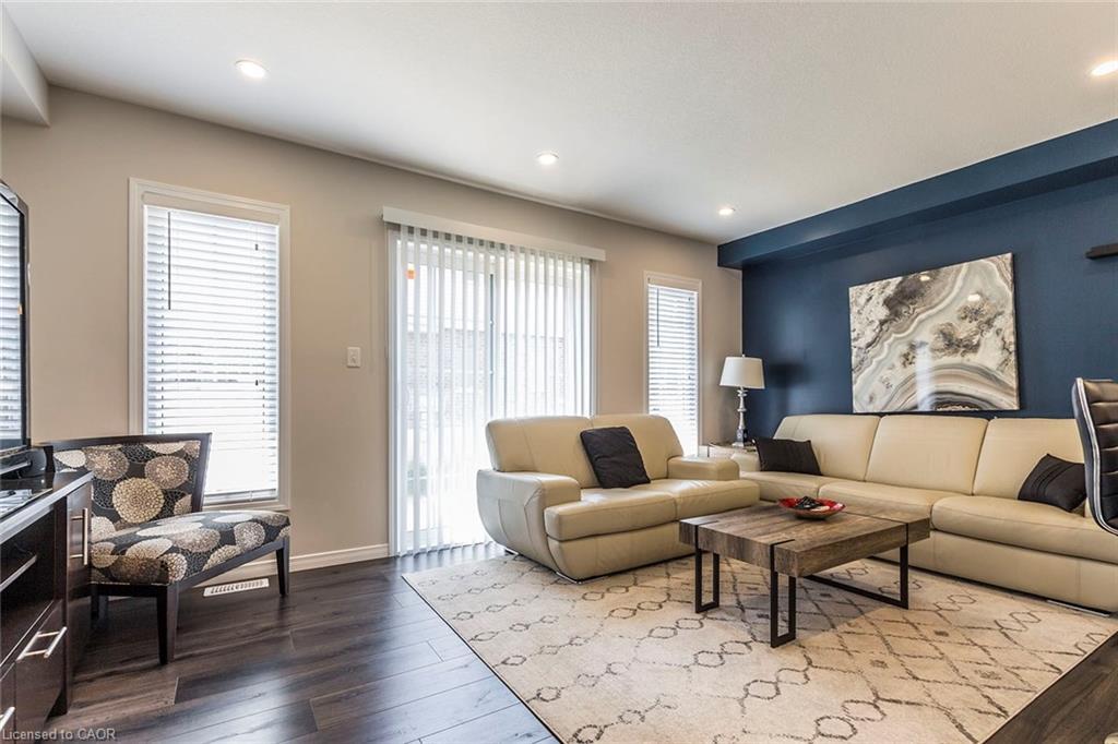 26 Meadowridge Street, Kitchener, ON - Indoor Photo Showing Living Room