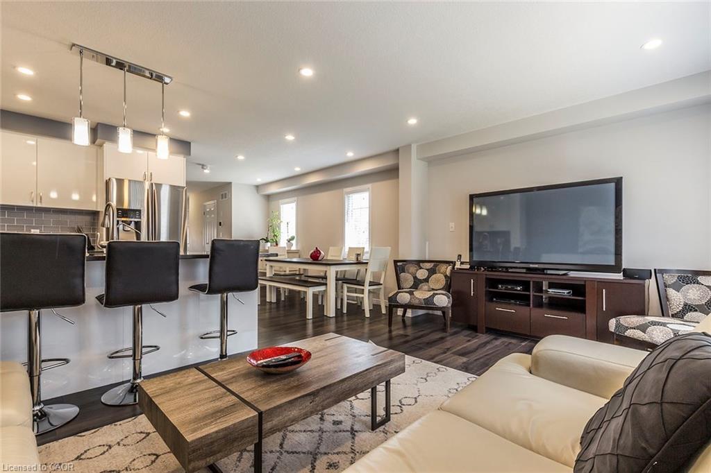 26 Meadowridge Street, Kitchener, ON - Indoor Photo Showing Living Room