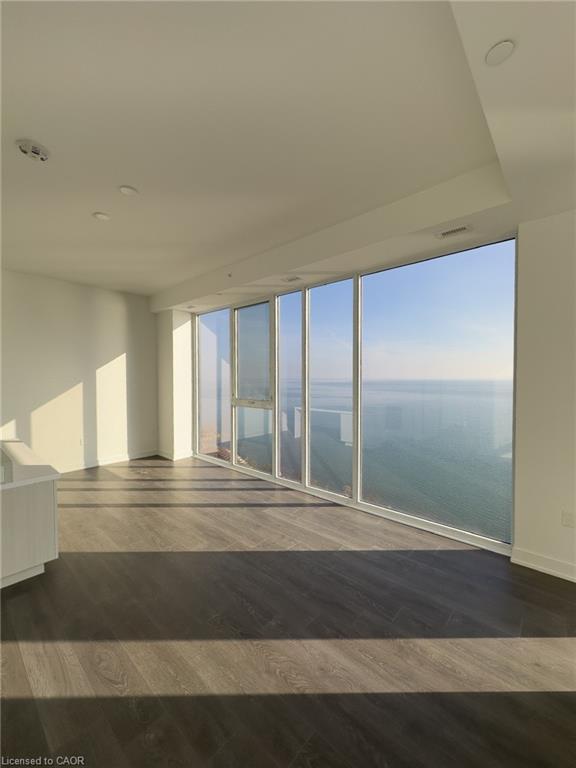 2405-370 Martha Street, Burlington, ON - Indoor Photo Showing Other Room