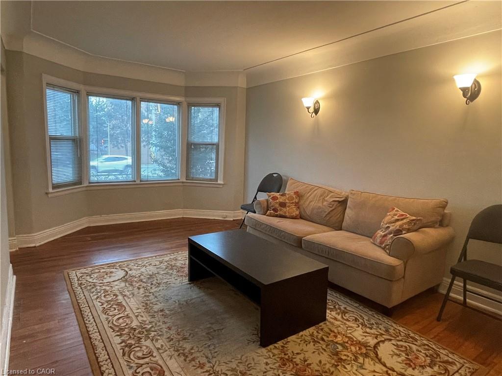 1028 Main Street W, Hamilton, ON - Indoor Photo Showing Living Room