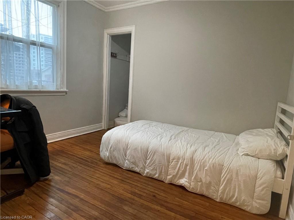 1028 Main Street W, Hamilton, ON - Indoor Photo Showing Bedroom