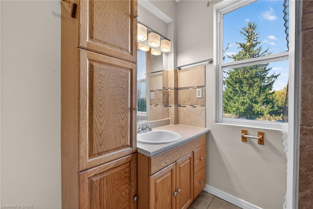 1868 Jerseyville Road W, Hamilton, ON - Indoor Photo Showing Bathroom