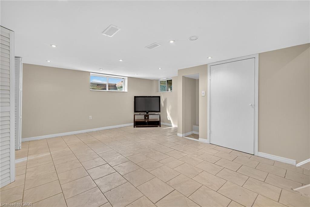 1868 Jerseyville Road W, Hamilton, ON - Indoor