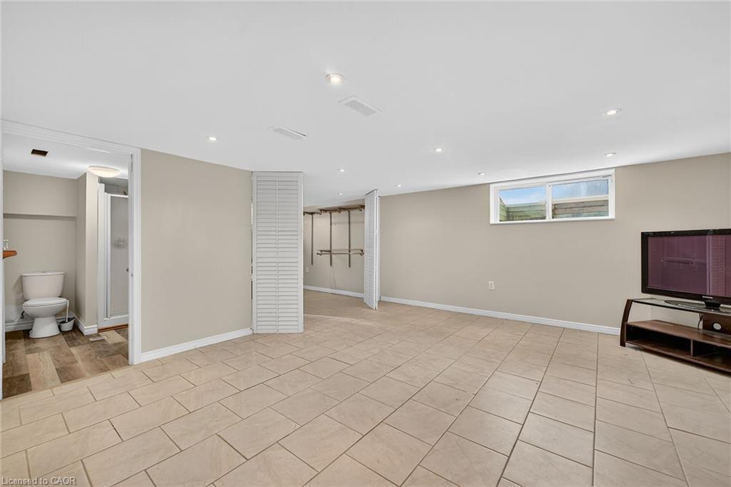 1868 Jerseyville Road W, Hamilton, ON - Indoor