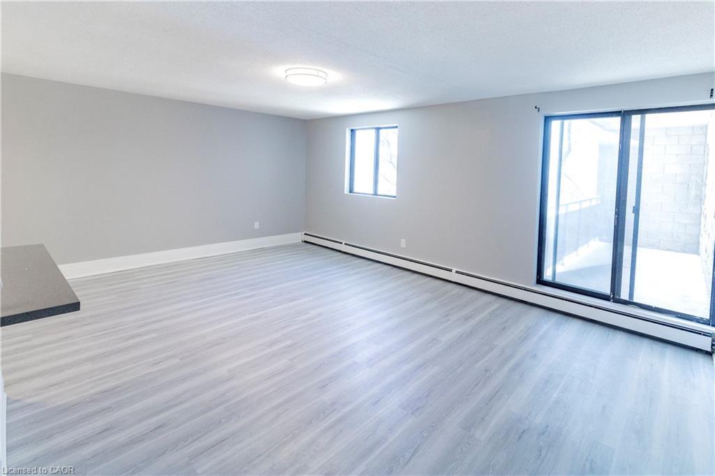 203-4422 Huron Street, Niagara Falls, ON - Indoor Photo Showing Other Room