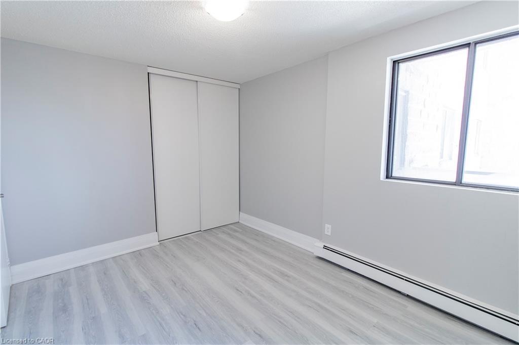 203-4422 Huron Street, Niagara Falls, ON - Indoor Photo Showing Other Room